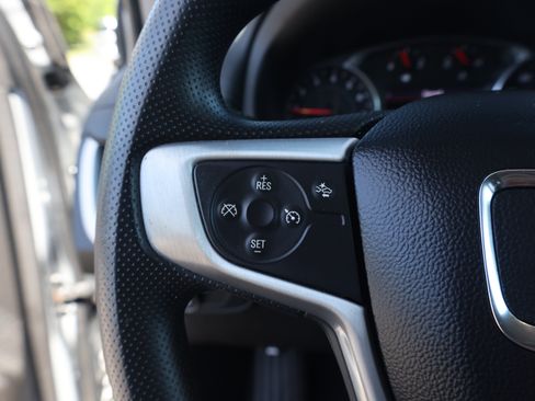 Used 2022 GMC Terrain SLE w/ Driver Convenience Package FWD image 18