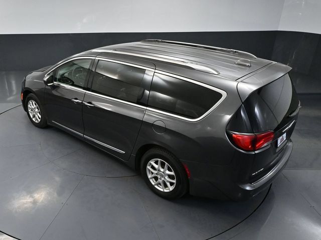 Used 2020 Chrysler Pacifica Touring-L FWD image 43