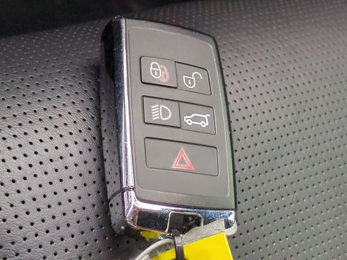 Used 2019 Jaguar E-PACE R-Dynamic HSE image 30