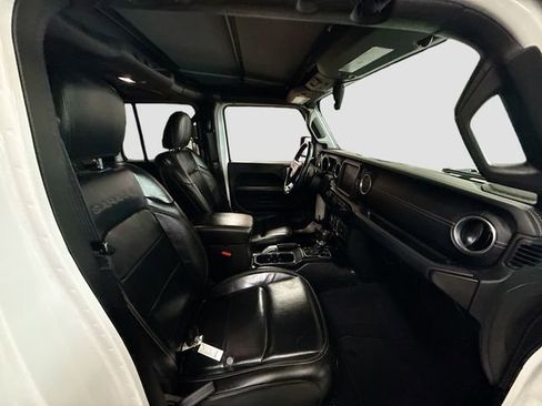 Used 2018 Jeep Wrangler Unlimited Sahara image 28