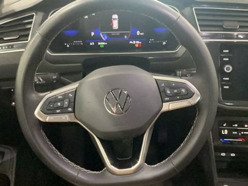 Certified 2024 Volkswagen Tiguan SE w/ Panoramic Sunroof Package AWD/4WD image 16