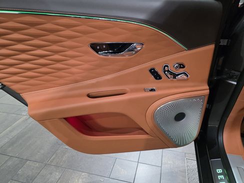 Used 2023 Bentley Flying Spur Azure image 13