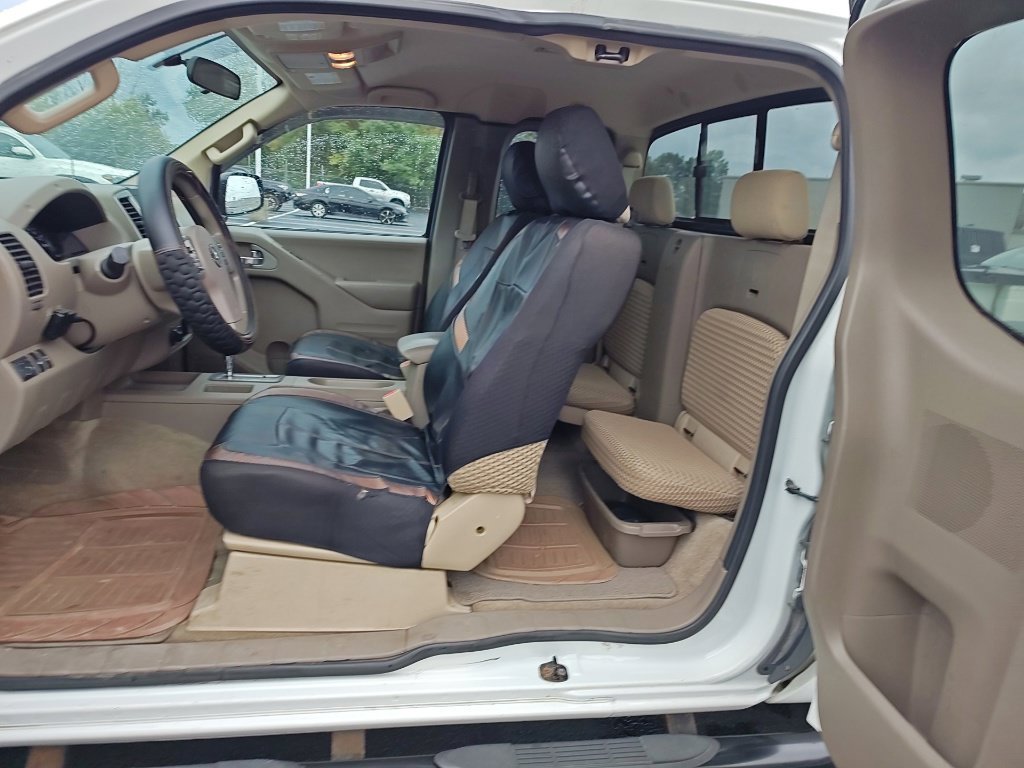 Used 2015 Nissan Frontier SV AWD/4WD image 9