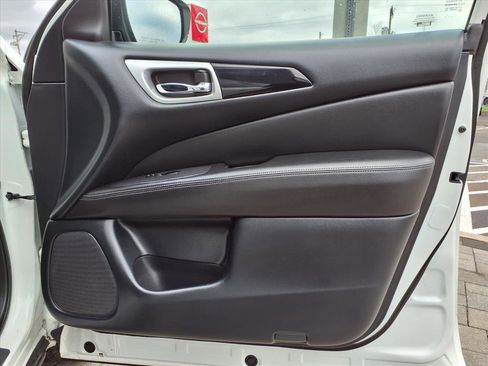 Certified 2018 Nissan Pathfinder S image 13