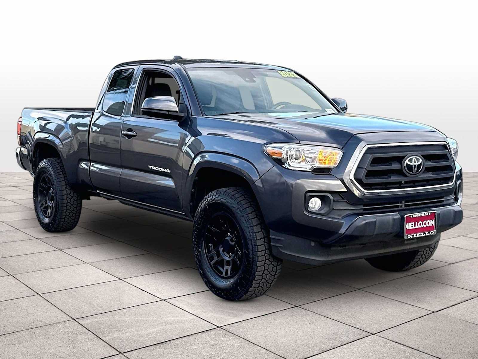 Used 2022 Toyota Tacoma SR5 AWD/4WD image 2