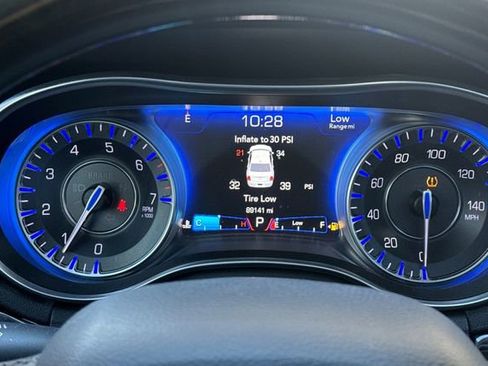 Used 2016 Chrysler 300 C image 23