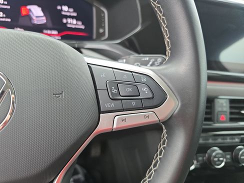 Used 2024 Volkswagen Taos SEL image 17