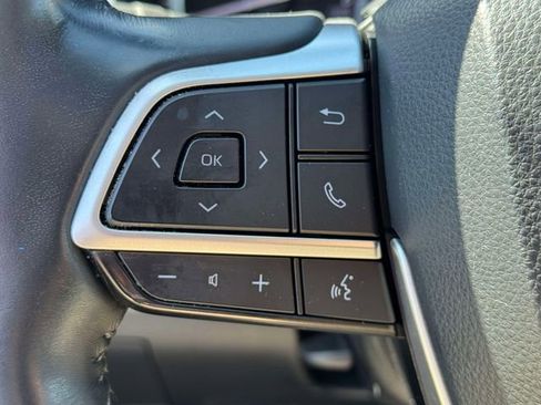Used 2022 Toyota Highlander XLE AWD/4WD image 28