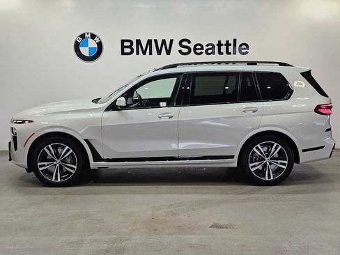 Used 2023 BMW X7 xDrive40i w/ M Sport Package image 3