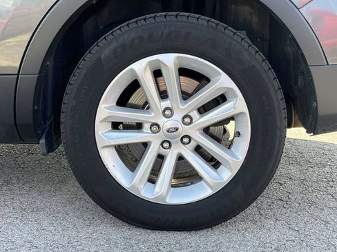 Used 2017 Ford Explorer XLT FWD image 11