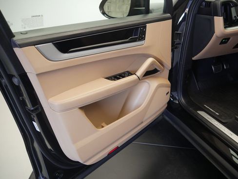 Certified 2024 Porsche Cayenne S AWD/4WD image 4