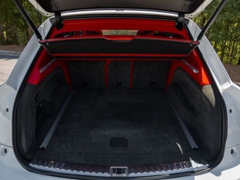 Used 2022 Bentley Bentayga image 26