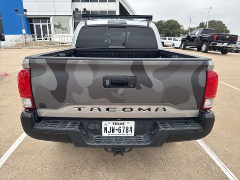 Used 2016 Toyota Tacoma TRD Off-Road image 4