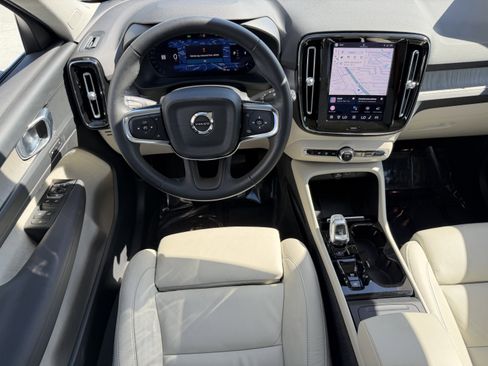 Certified 2023 Volvo XC40 B5 Plus w/ Protection Package Premier image 13