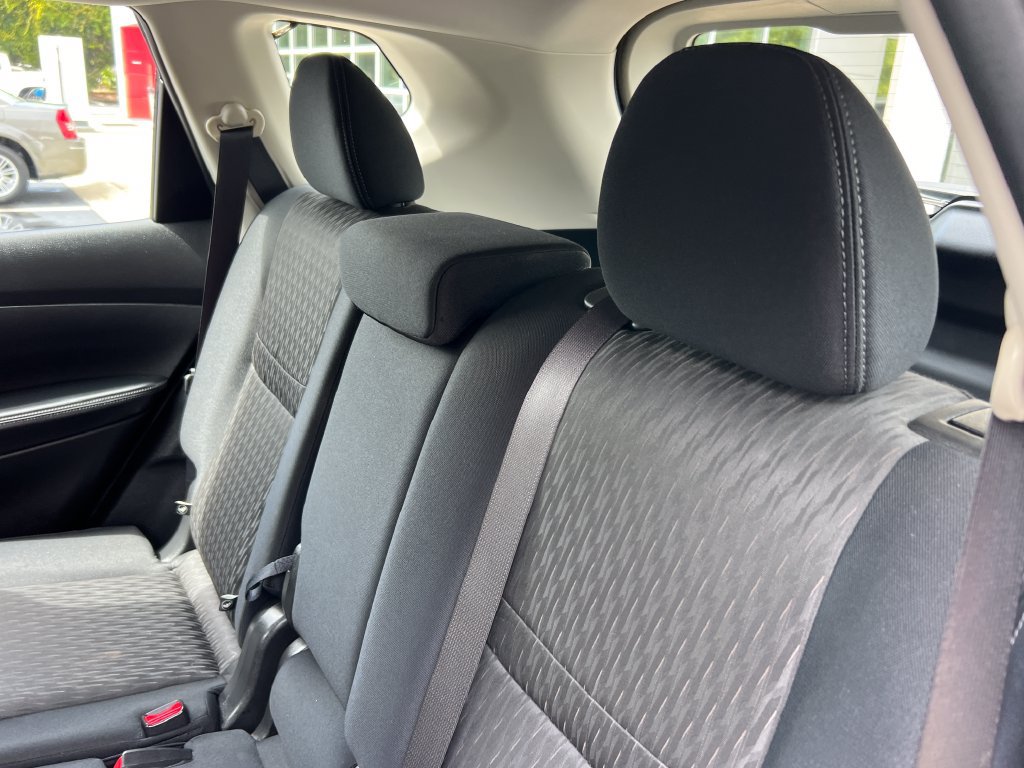 Used 2017 Nissan Rogue S FWD image 15