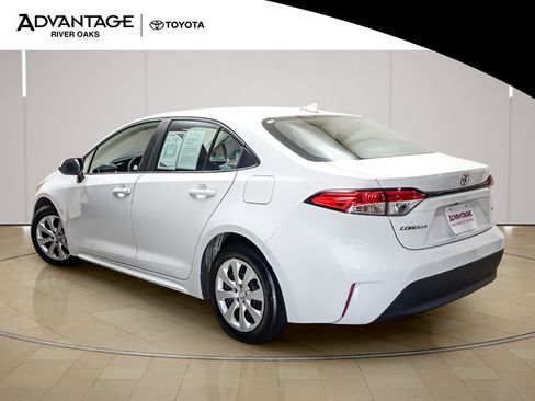 Used 2024 Toyota Corolla LE FWD image 5