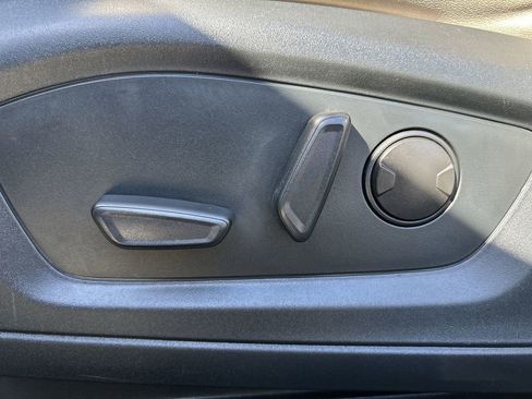 Used 2022 Ford Explorer XLT w/ Equipment Group 202A image 57