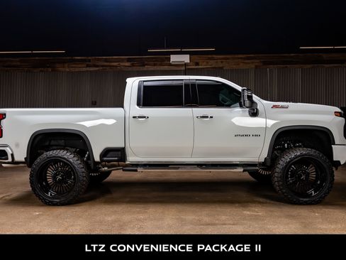 Used 2025 Chevrolet Silverado 2500 LTZ w/ Z71 Chrome Sport Edition image 11