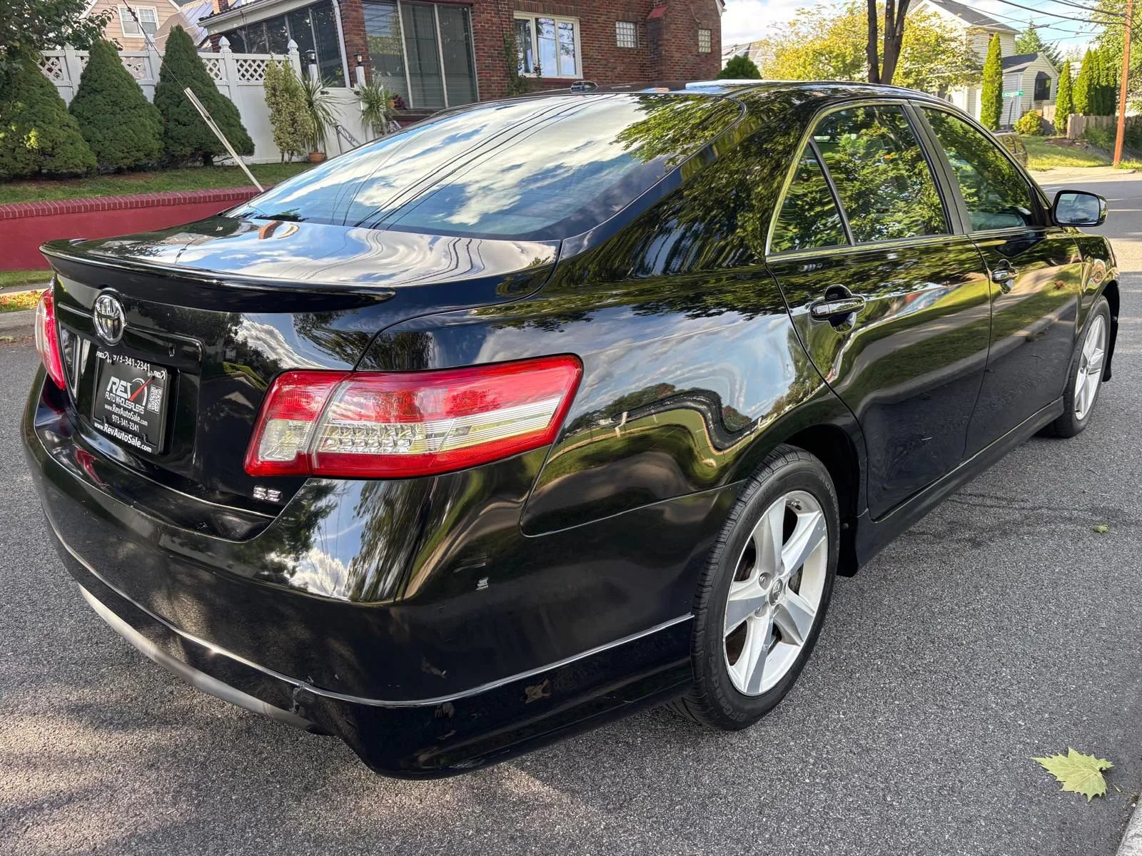 Used 2011 Toyota Camry SE w/ SE Extra-Value Pkg #1 FWD image 6