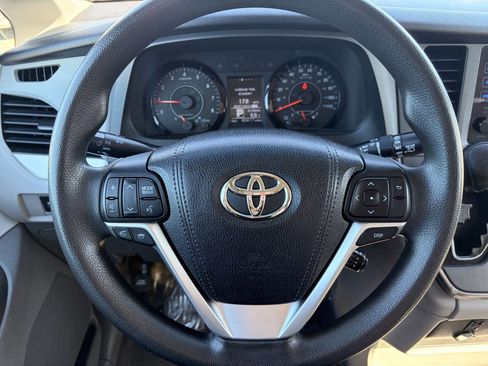 Used 2015 Toyota Sienna LE image 13
