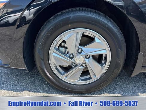 Certified 2024 Hyundai Elantra SE FWD image 8