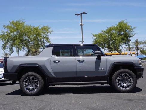 New 2025 GMC Hummer EV 3X image 2