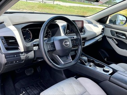Used 2025 Nissan Rogue SV AWD/4WD image 13