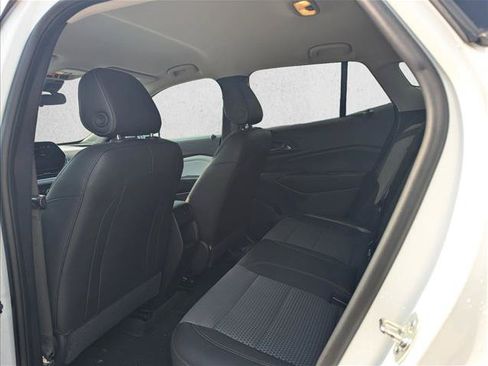Used 2025 Chevrolet Trax LT FWD image 12