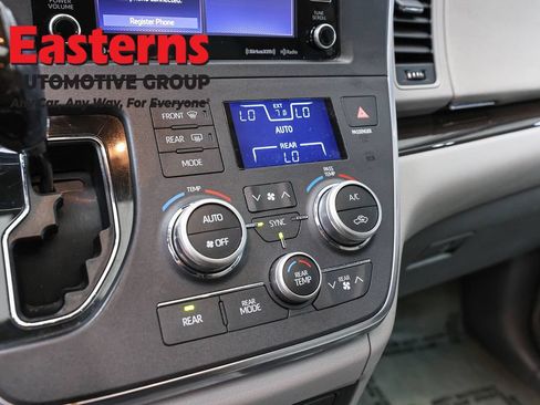 Used 2019 Toyota Sienna XLE FWD image 20