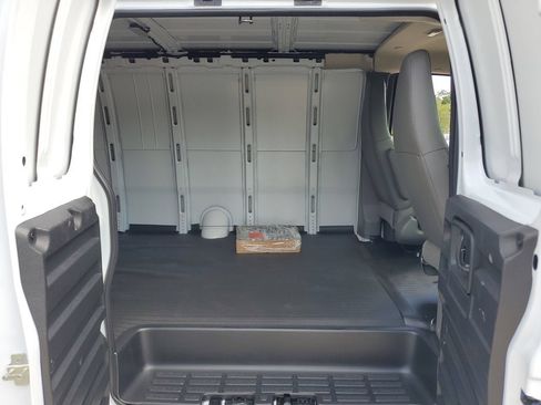 New 2026 GMC Savana 2500 Extended RWD image 10