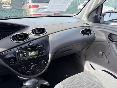 Used 2003 Ford Focus LX image 26