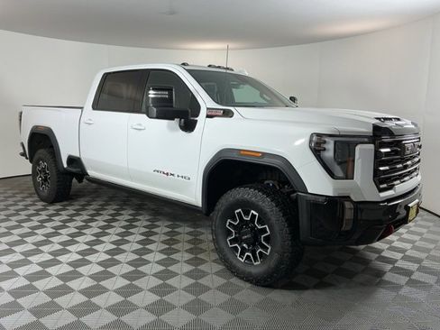 Used 2024 GMC Sierra 2500 AT4X image 3