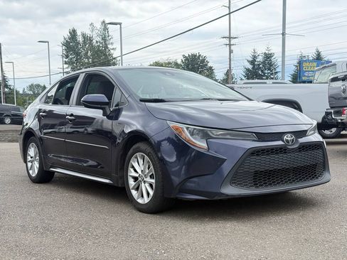 Used 2022 Toyota Corolla LE w/ LE Convenience Package FWD image 3
