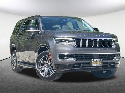 Used 2023 Jeep Wagoneer 4WD w/ Premium Group I image 2