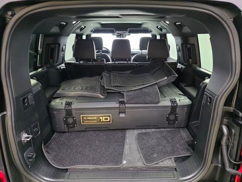 Used 2023 Land Rover Defender 130 SE image 15