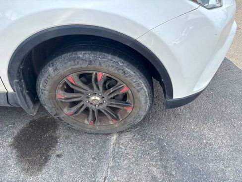 Used 2018 Toyota RAV4 XLE AWD/4WD image 9