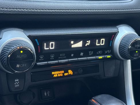 Used 2019 Toyota RAV4 XLE Premium image 25