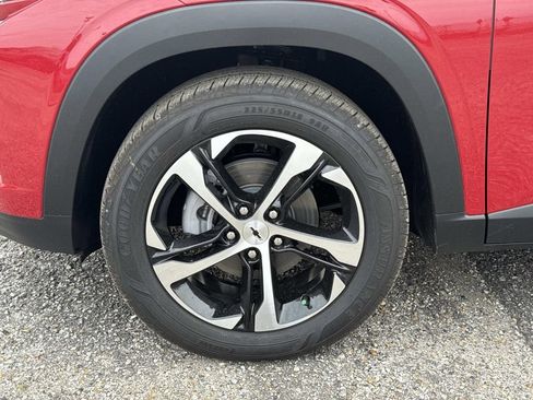 New 2026 Chevrolet Trax RS w/ Sunroof Package FWD image 4