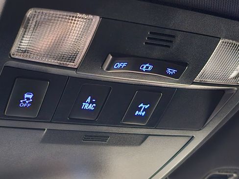 Used 2016 Toyota Tacoma TRD Off-Road AWD/4WD image 17