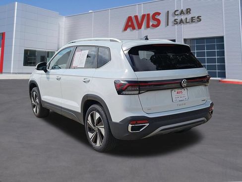 Used 2025 Volkswagen Taos SE AWD/4WD image 9
