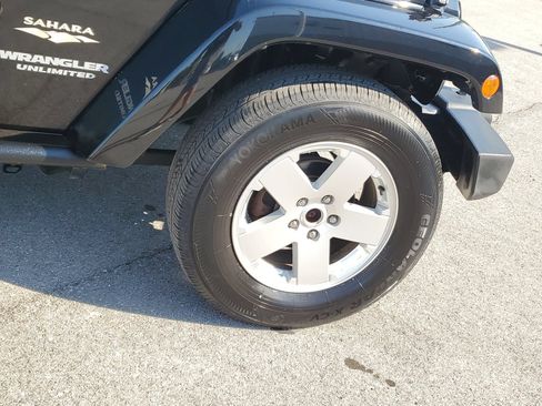 Used 2012 Jeep Wrangler Unlimited Sahara w/ Dual Top Group AWD/4WD image 6