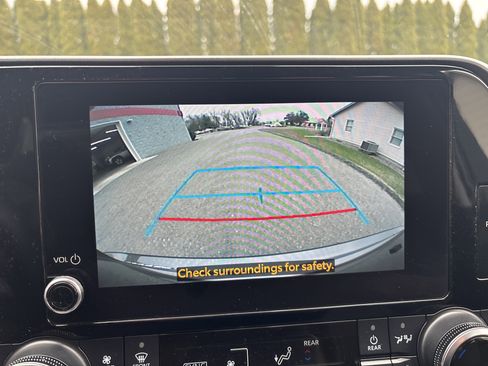 Used 2024 Toyota Highlander LE image 28