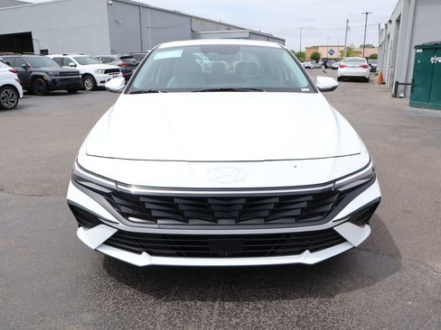 New 2026 Hyundai Elantra Limited FWD image 11
