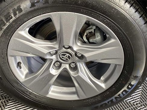 Used 2024 Toyota RAV4 XLE w/ Convenience Package image 27