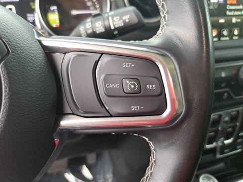 Used 2022 Jeep Wrangler Unlimited Sahara w/ Cold Weather Group AWD/4WD image 17