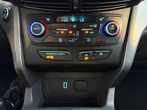 Used 2019 Ford Escape SEL image 16