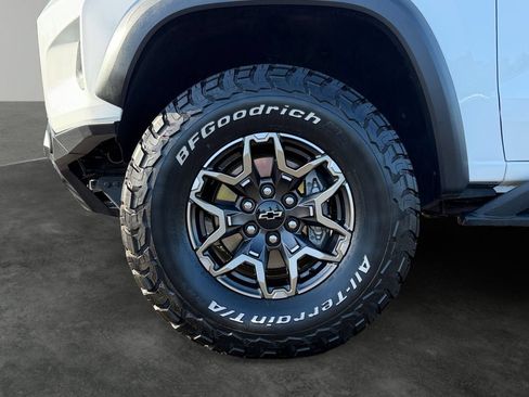 Used 2024 Chevrolet Colorado ZR2 w/ ZR2 Convenience Package III AWD/4WD image 5