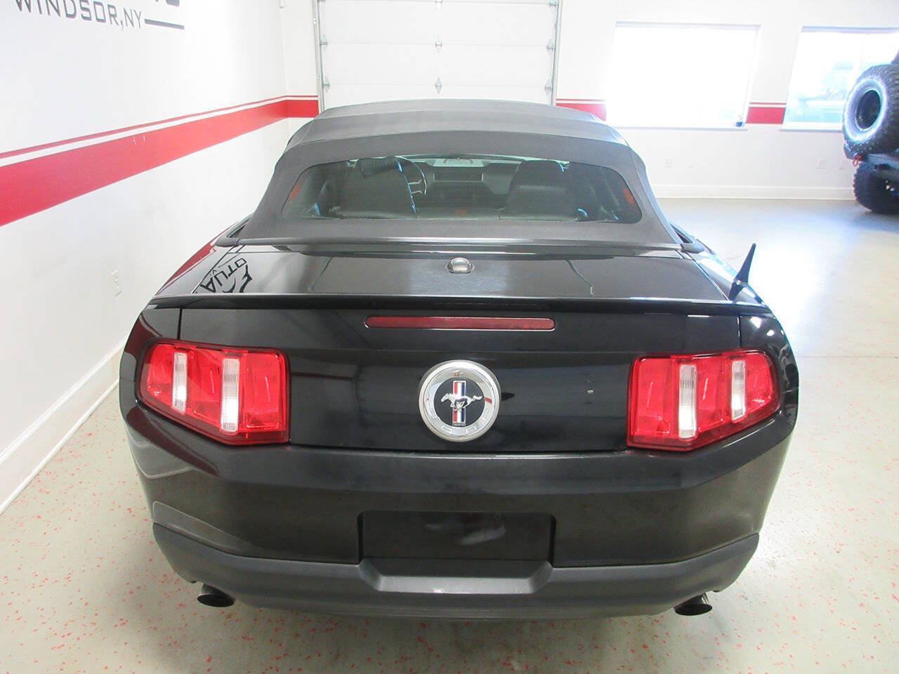 Used 2011 Ford Mustang Premium w/ 202A Rapid Spec Order Code RWD image 16