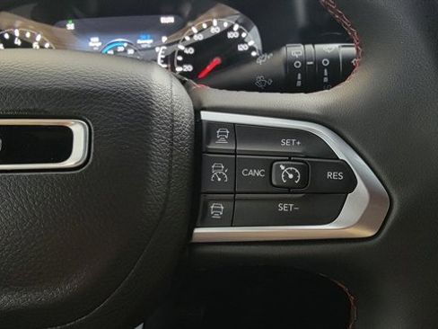 Used 2024 Jeep Compass Trailhawk image 21