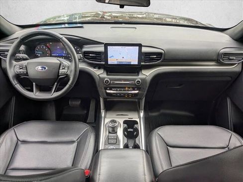 Used 2020 Ford Explorer XLT w/ Equipment Group 202A AWD/4WD image 17